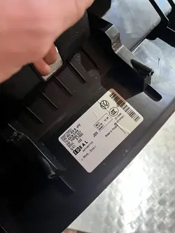 OEM 5H6863459B Bakre bältesskydd för VW Golf VIII