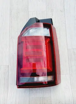 Lanterna traseira direita LED OEM 7E0945208F para VW T6