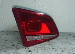 Lámpara trasera izquierda en portón Volkswagen Passat B7