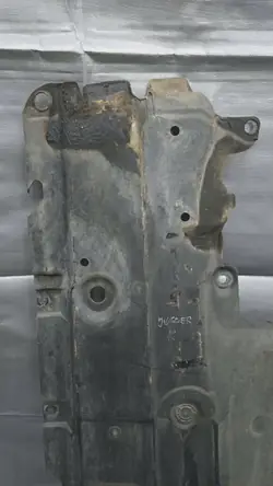 Vänster Underkroppssköld Dacia Jogger OEM 748157227R