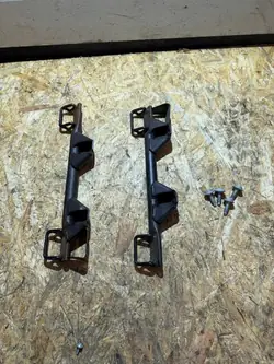 ISOFIX-fästskruvar OEM 8E0813546B vänster