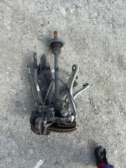 Pivô de Suspensão Traseiro Direito Mercedes GLC 300e OEM A2133503205