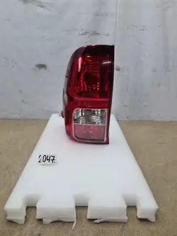 LÁMPARA TRASERA IZQUIERDA TOYOTA HILUX VIII 15-