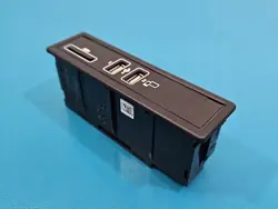 Tomada USB usada OEM A2138200400 A2139061206