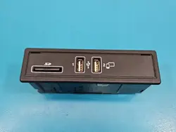 Tomada USB usada OEM A2138200400 A2139061206