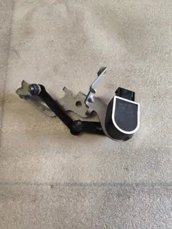 Strålkastarnivåsensor Höger Bak Volvo OEM 32246112