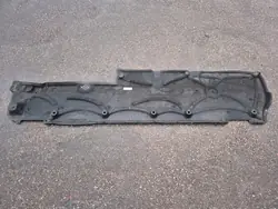 Vänster Underkörningsskydd Mercedes W212 W218 OEM A2126100608