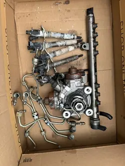 Polttoaineens ruiskutusjärjestelmä Volvo S80 II S60 XC60 2.0D 2.4D