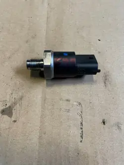 BMW M57 ruiskutusputken paineanturi OEM 0281002475