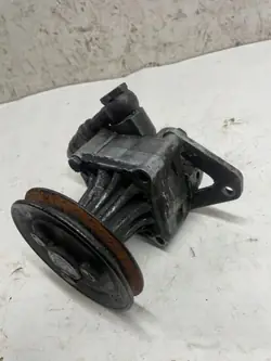 BMW Ohjausvahvistimen pumppu OEM 7681955168 - Käytetty