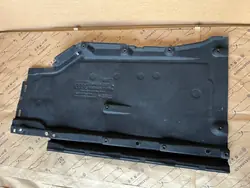 AUDI A4 B9 2.0 TFSI Vänster Underkörningsskydd 8W0825207