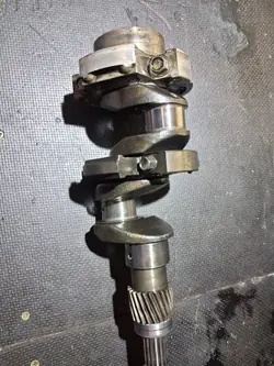 Käytetty Kubota Z402 kampiakseli - OEM osa