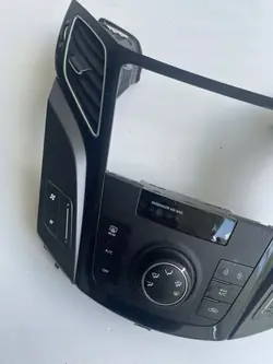 Keskusohjaus OEM HYUNDAI I40 2016 ilmastoinnilla