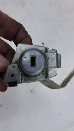 OEM 4A9LH2 Doublure de Serrure Avant Gauche Kia Sportage IV