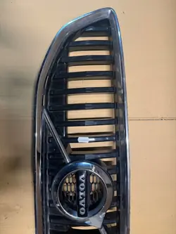 Grille Volvo V40 OEM 070321 - Pièce d'origine utilisée