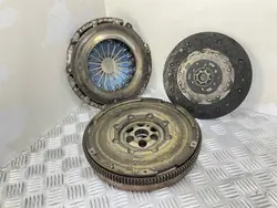 Conjunto de embreagem Volkswagen Scirocco 2008 03G105266BR