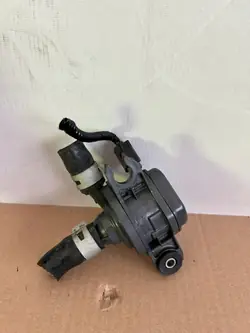 Pompe à eau Honda OE 33533B180270 - État utilisé