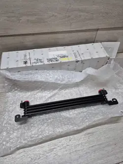 Ferrari Öljynjäähdytin OEM 310424 - Käytetty