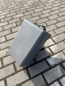 Caja almacenamiento gato Mercedes Atego/Axor OEM 9705800050