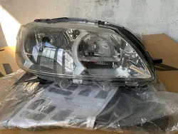 Phare Droit Peugeot 301 9675138980