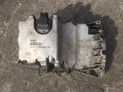 AUDI A4 B7 A6 C6 2.0 TFSI Oljetank 06B103601CG