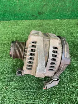 Vaihtovirtageneraattori Toyota Auris 150 2011 OE 27060 0T051