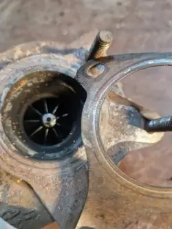 Begagnad Mazda Turbo OEM VJ370602 för MPV II 2.0L Diesel