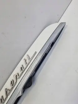 Maserati Ghibli tavaratilan luukun sekoitusvalaistus OEM 670010759