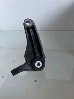 Käytetty Volvo vaihteiston tuki OEM 3M516P093 V50