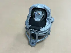 AUDI Q7 Q8 4M Moottorin Kiinnike Oikea 4M0199372FF