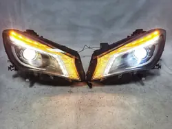 MERCEDES CLA W117 Bi-Xenon Ajovalot Vasemmalta + Oikealta A1179066400 A1179066300