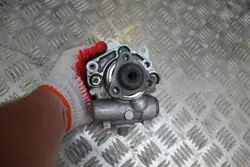 Ohjaustehostimen Pumppu BMW E39 2.5 TDS Käytetty
