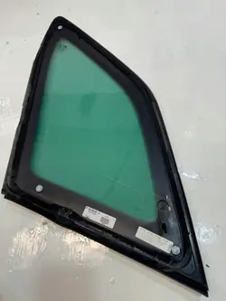 OEM 3V9845297Q linke Heckscheibe für Skoda Superb III