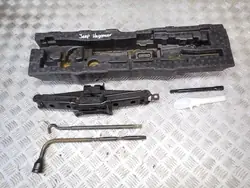 Radschlüssel Set OEM 68444990AA für Jeep Wagoneer