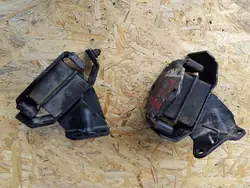 Mitsubishi Pajero II Engine Mounts Right Left Set OEM MR132720