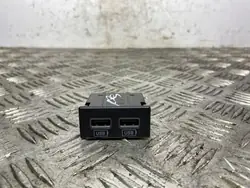 Prise USB Jeep OEM 68145567AA - Pièce d'occasion