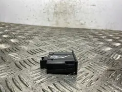 Prise USB Jeep OEM 68145567AA - Pièce d'occasion