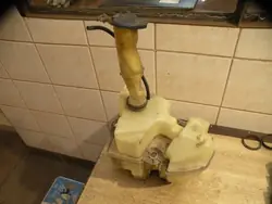 Volvo OE Ruitensproeireservoir 8693773