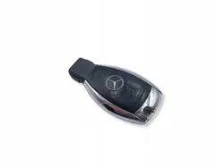 Llave Mercedes OEM UHP2240 - 2 Botones Plata Usada