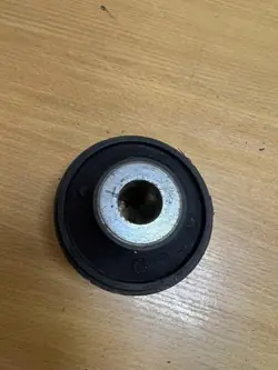 Soporte de caja de cambios OEM D5998 Land Rover Discovery III