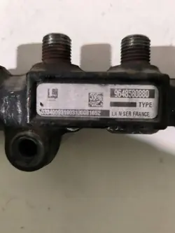 Ford OE 9648580880 Bränsleräl - Begagnad
