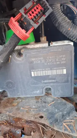 Bomba ABS MK70 CEM 01 para Peugeot 206+