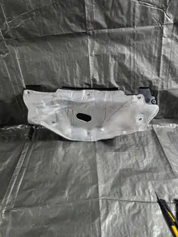 Audi OE Skottväggsskydd OEM 8W0819523F - Begagnad