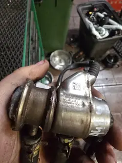 AdBlue-Injektor OEM 04L131113J für Audi 2.0 TDI