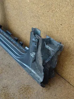 Guarniçao pilar A direito Audi A4 B9 8W 15-24