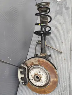Nissan Qashqai J12 Voor Linker Demperbevestiging OEM QASHQAIJ12ZWROTNIC