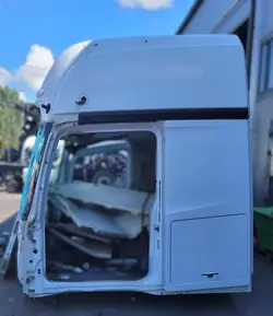Panneau de cabine quart gauche Mercedes-Benz OE