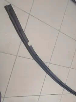 Dodge Durango motorhuvestätsning OEM P68084598AC - Begagnad