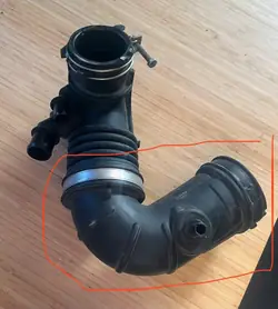 Kia Stinger GT ilmanottoletku OEM 28138-J5300