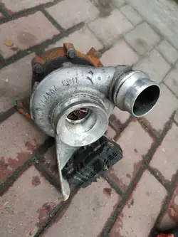 Turboahtimen BMW 5 F10 F25 X3 2.0 D OEM 851246405E